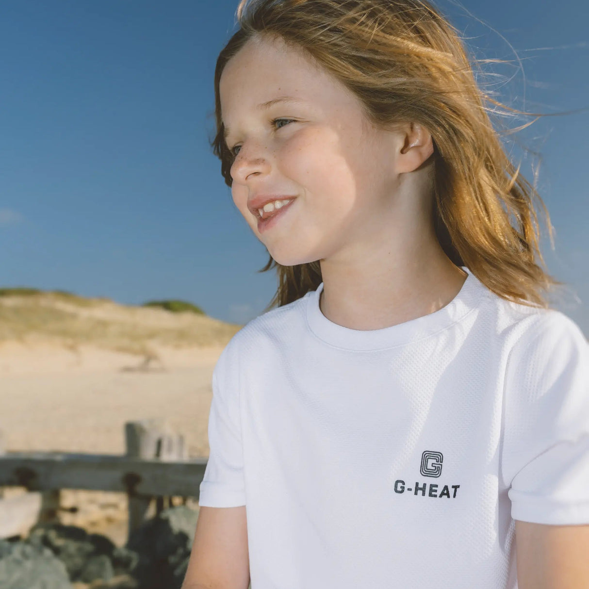 T-shirt rafraîchissant et anti UV enfant  blanc porté